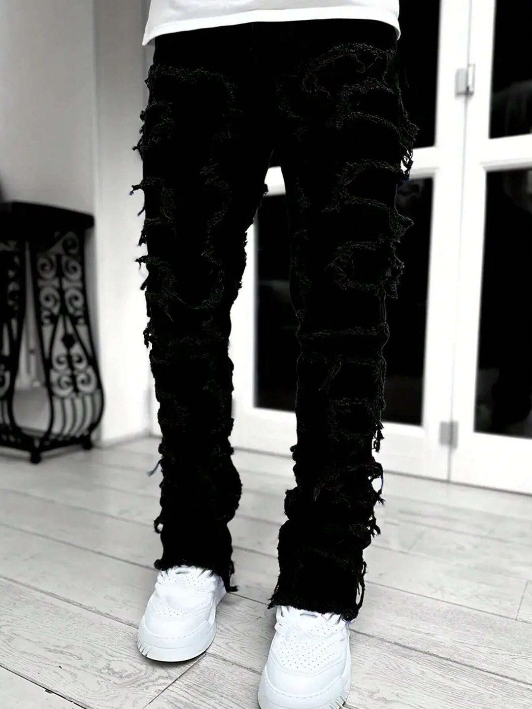 Ripped Frayed Jeans - DUVAL