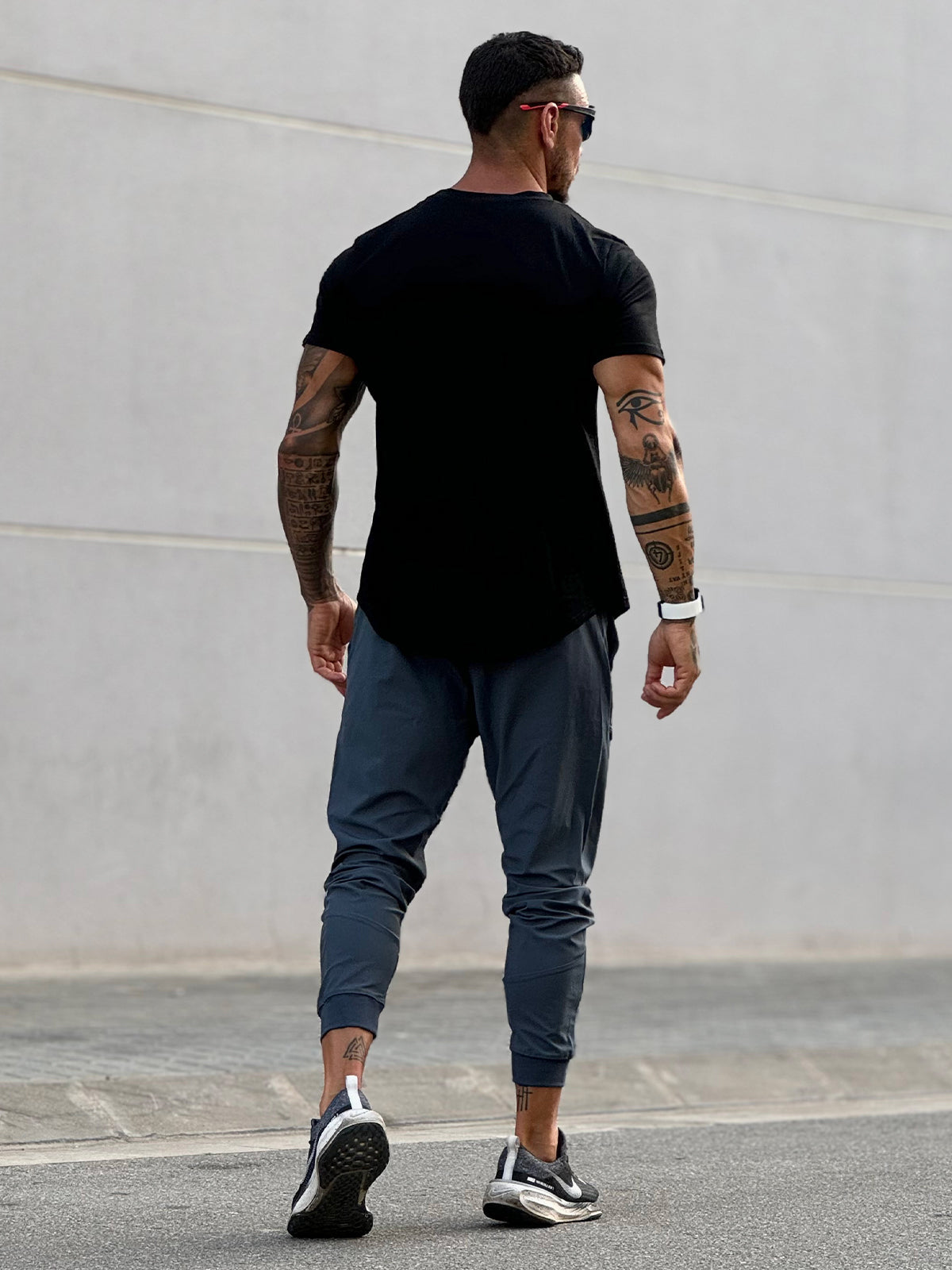 Kore Curved Hem T-shirt Muscle Fit Tech Crew Neck