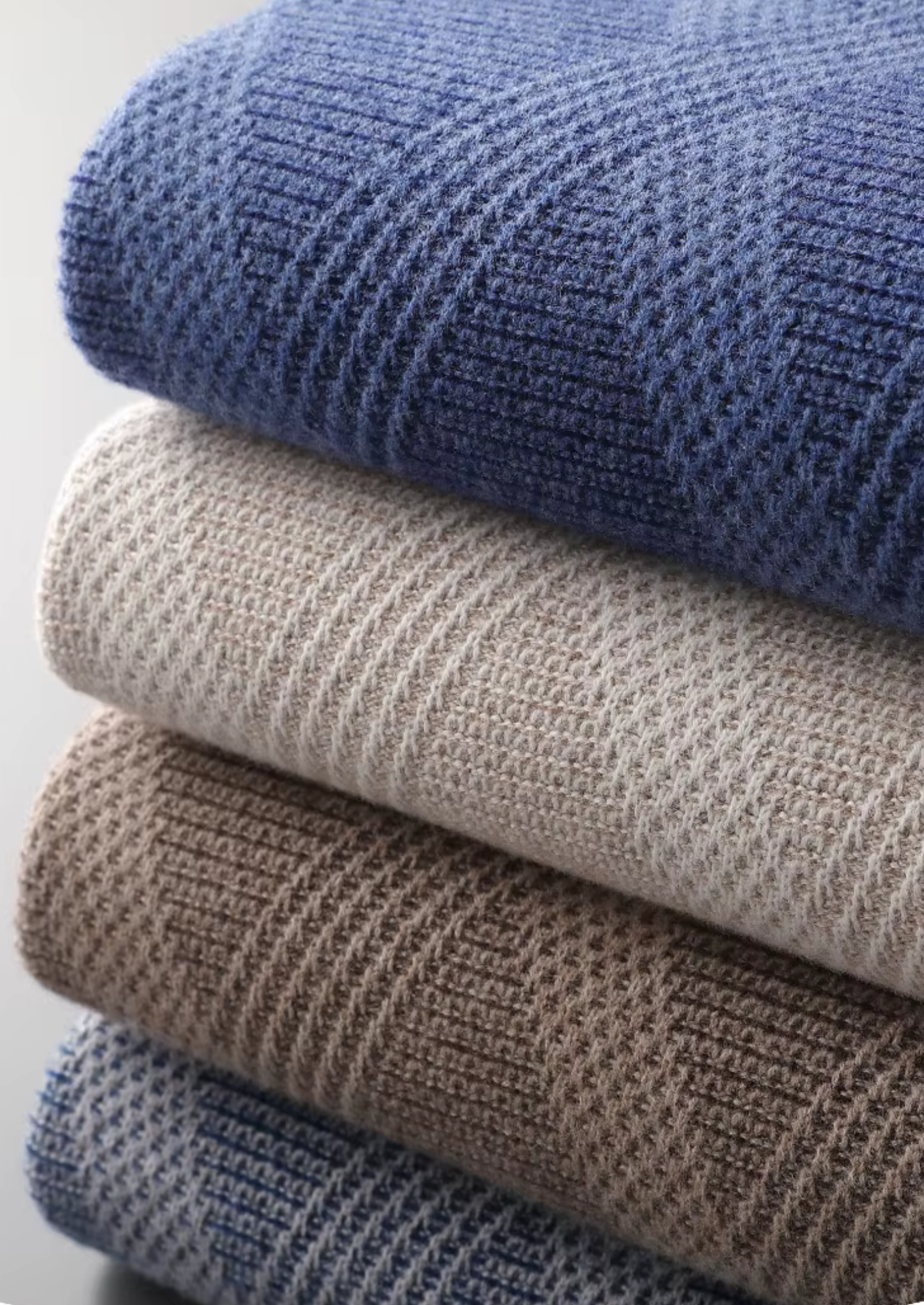 Pure Extra-Fine Merino Wool Two Tone Patterned Mockneck