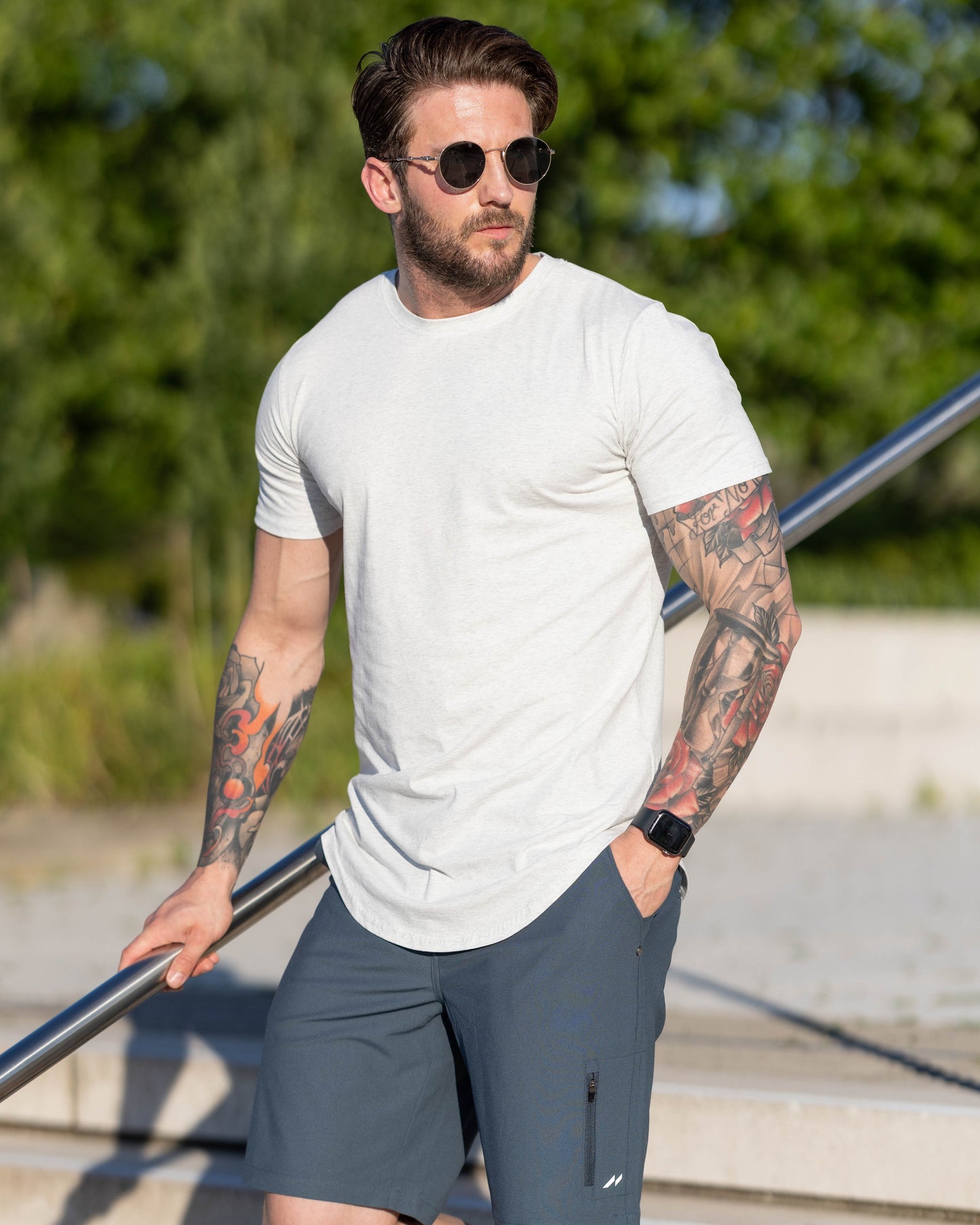 Kore Curved Hem T-shirt True Muscle Fit Crew Neck