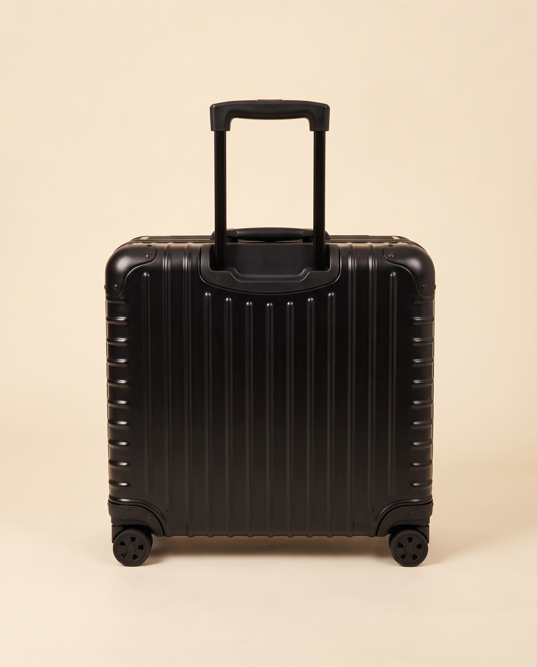 The Cap Ferrat 48 aluminum pilot case in black, back view