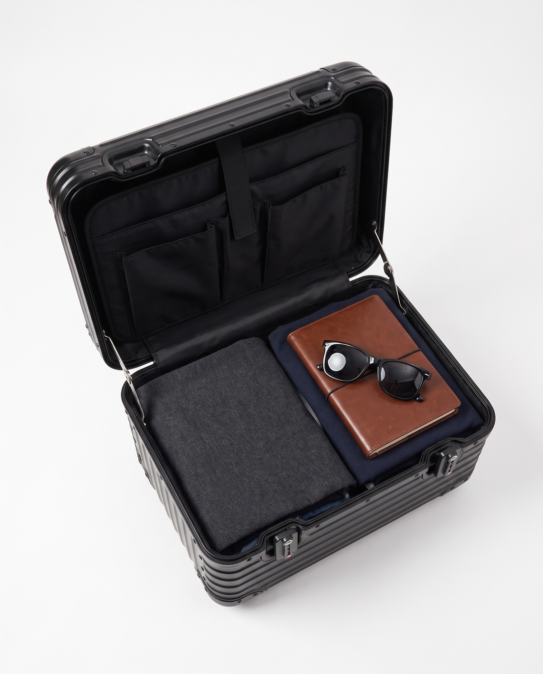 The Cap Ferrat 48 aluminum pilot case in black, interior
