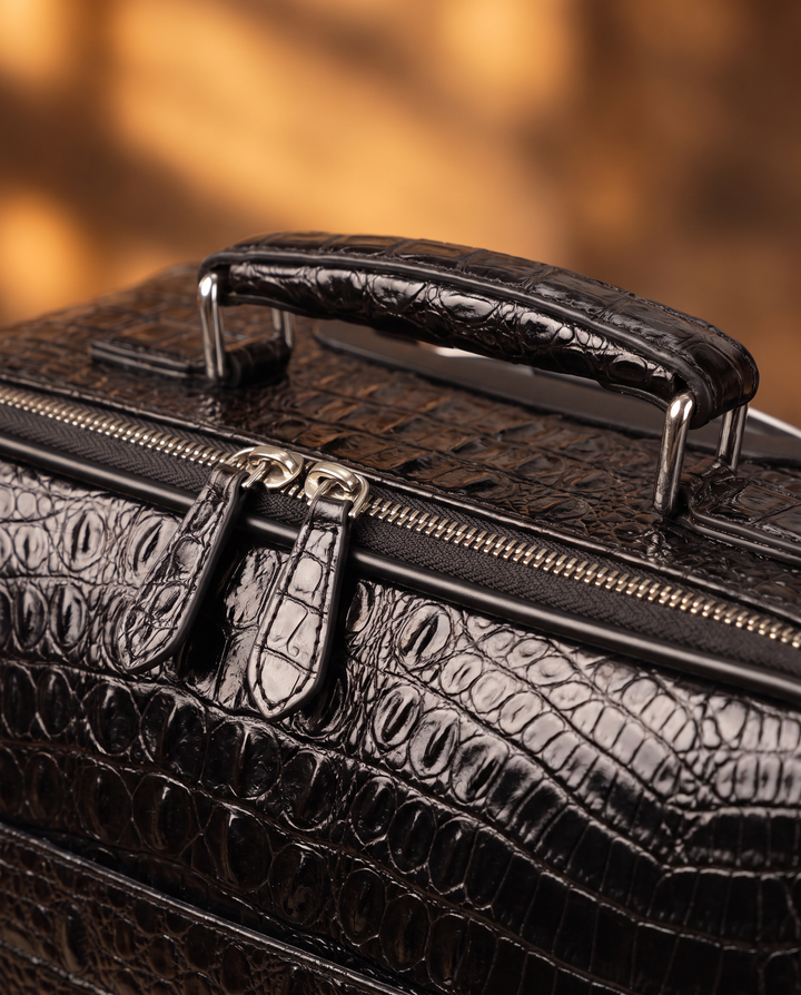 The Zermatt 58 crocodile trolley case in black, detail close-up