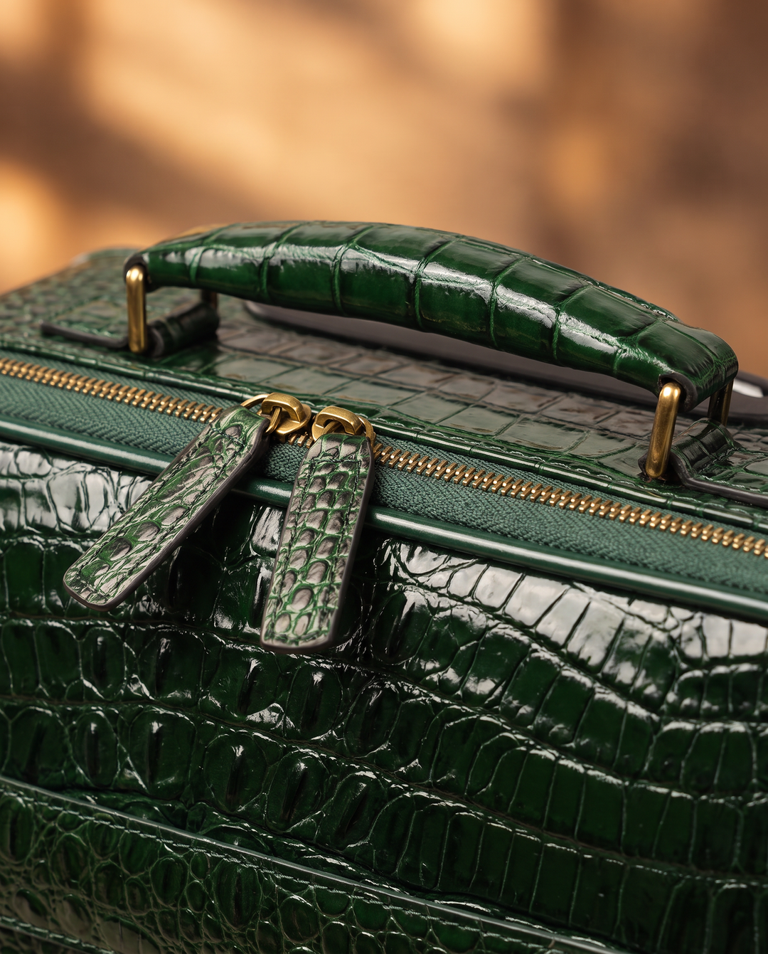 The Zermatt 58 crocodile trolley case in green, detail close-up