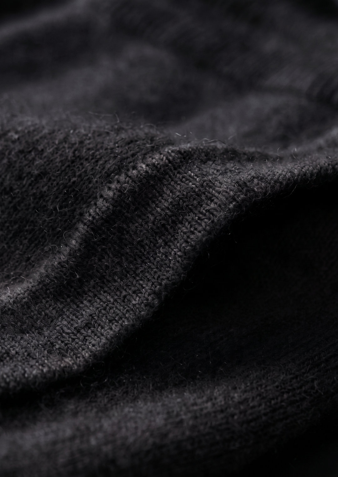 Pure Extra-Fine Merino Wool Black Luzzo Set