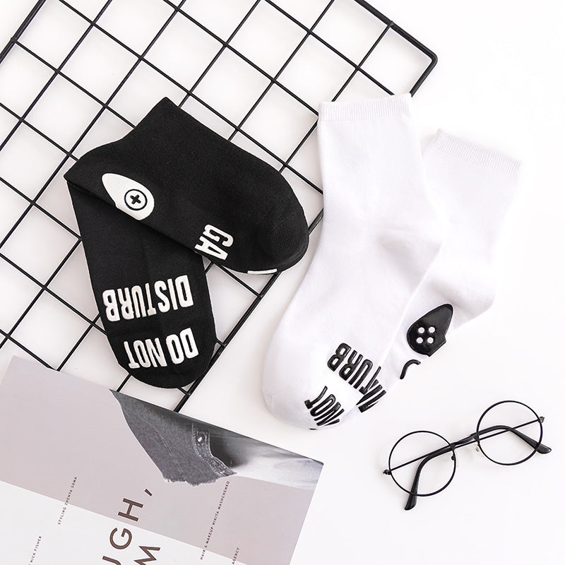 IAM GAMING DO NOT Black and white letter socks