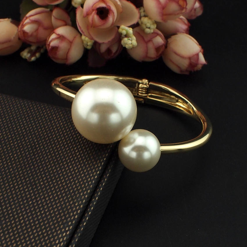 Asymmetric Pearl Bracelet