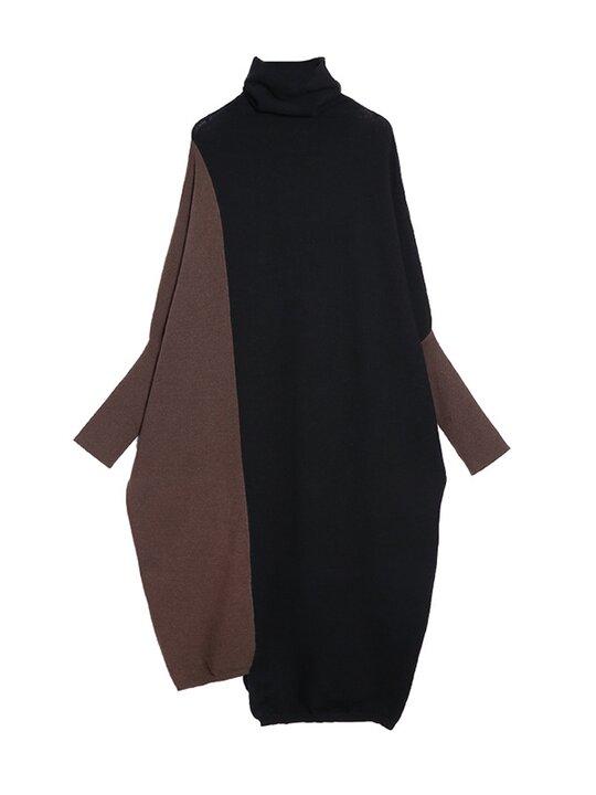 Robe pull asymétrique à col montant et manches chauve-souris fendues