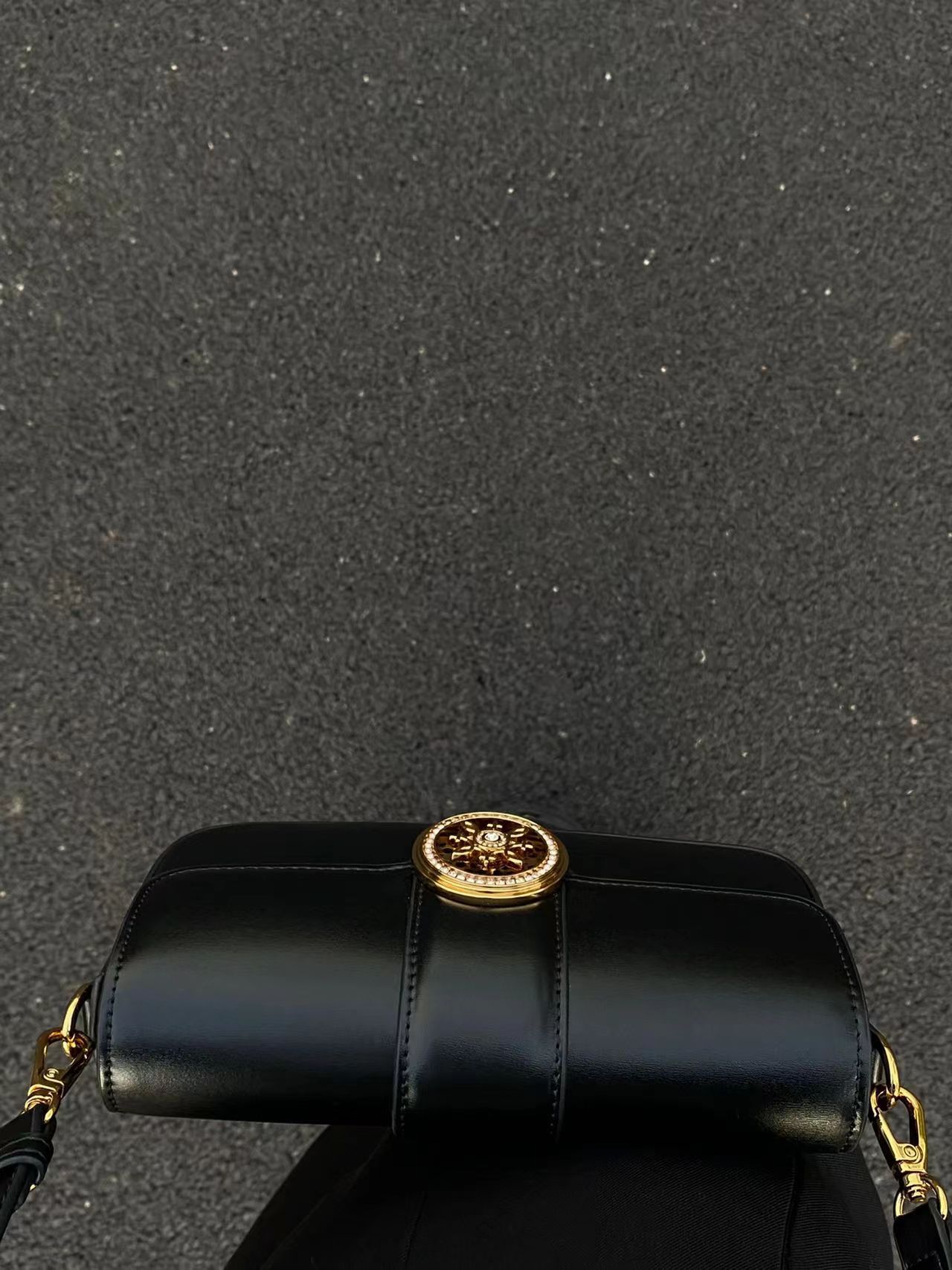 French niche lock design versatile messenger bag