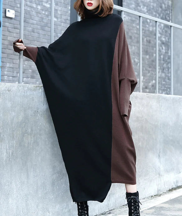 Robe pull asymétrique à col montant et manches chauve-souris fendues