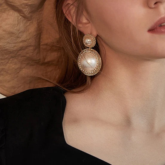 Round single pearl earrings