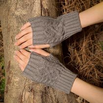 Vintage Thickened Wool Jacquard Gloves