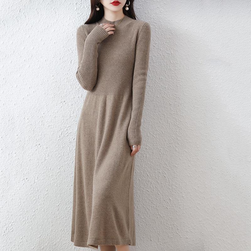 Elegant rib-knit midi turtleneck smart-knit dress