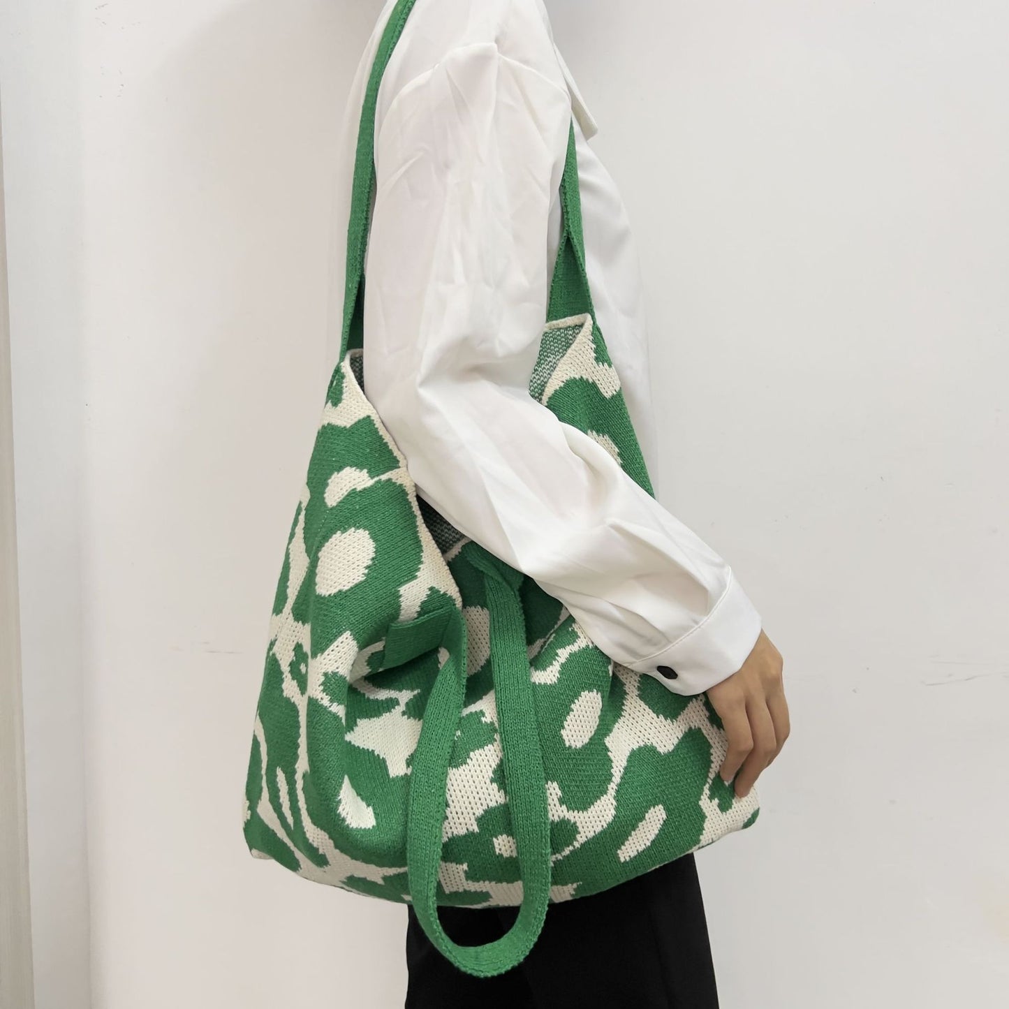 Large capacity women's flower knitted bag