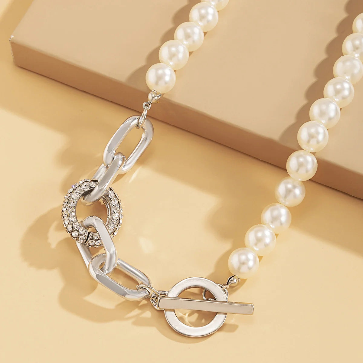 Elegant Inlaid Diamond Geometric Necklace