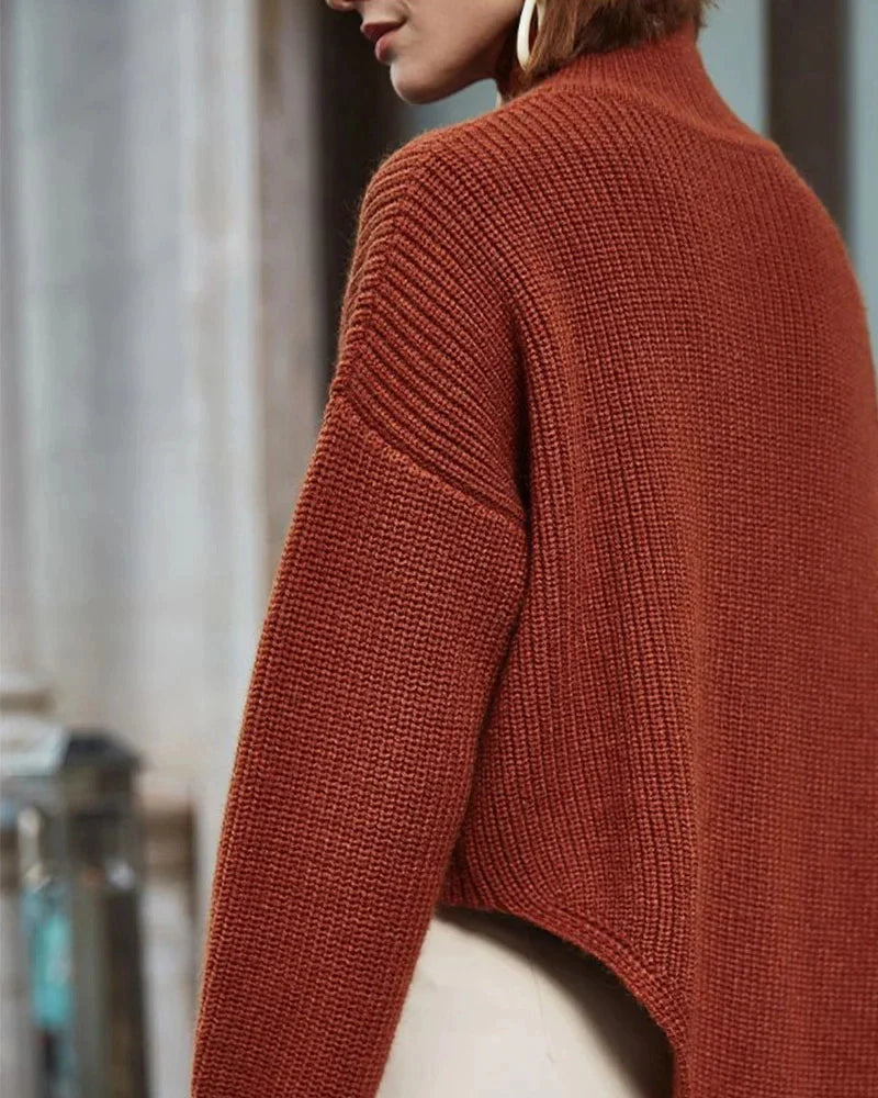 Robe-pull asymétrique à col roulé en tricot